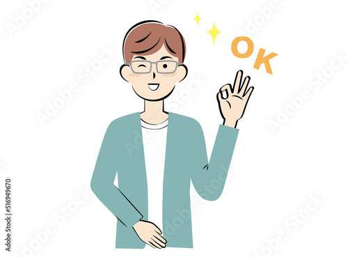OKサインを出す若い私服の男性