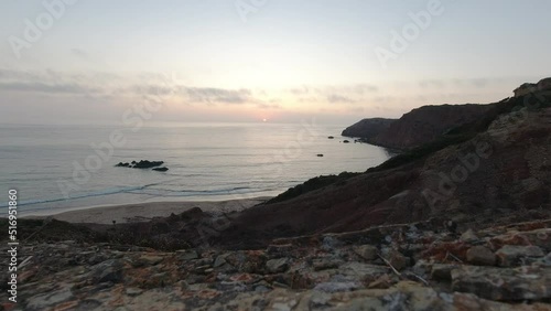 sol del atardecer cazendo sobre el mar