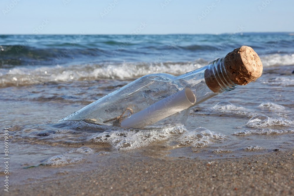 Obraz premium Flaschenpost an der Ostseeküste