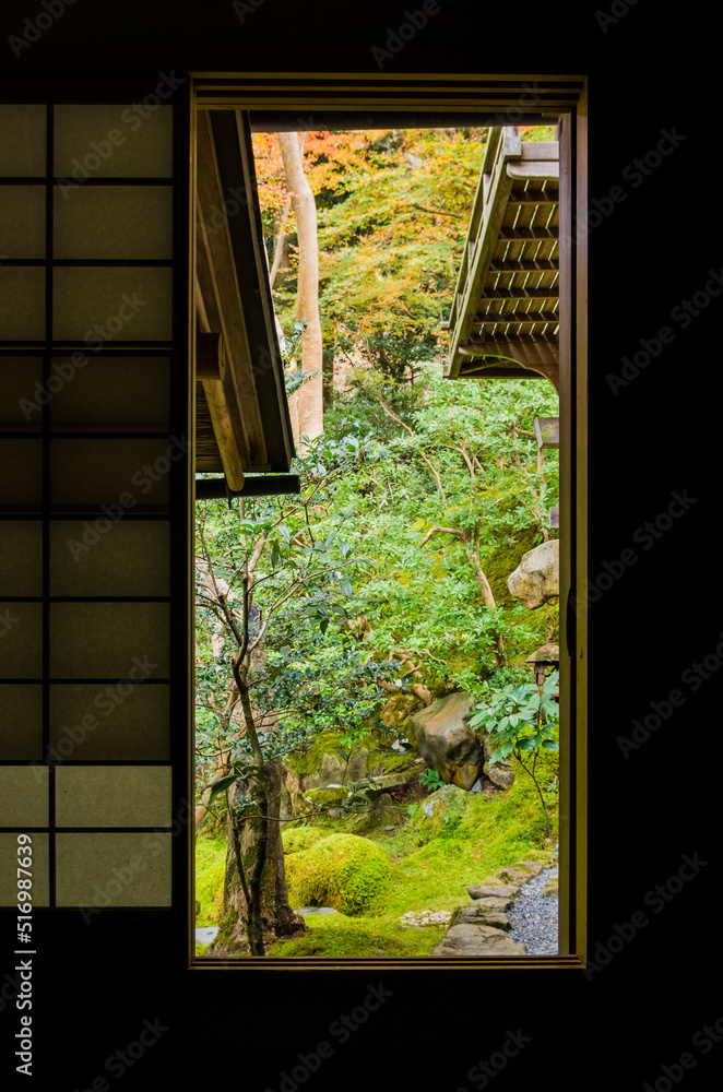 紅葉の瑠璃光院(京都府左京区)