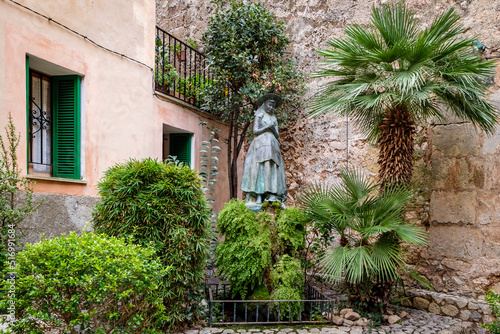 escultura de Santa Catalina  Horacio de Egu  a   Valldemossa  Mallorca  balearic islands  Spain
