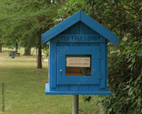little free library, piccola biblioteca gratuita photo