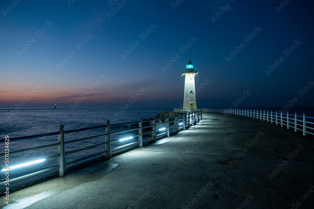 등대 일출 길 바다 파란 하늘 불빛 Stock Photo | Adobe Stock