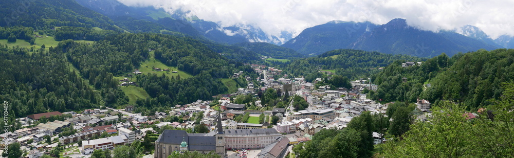 Panorama auf Berchtesgaden mit umliegenden Bergen