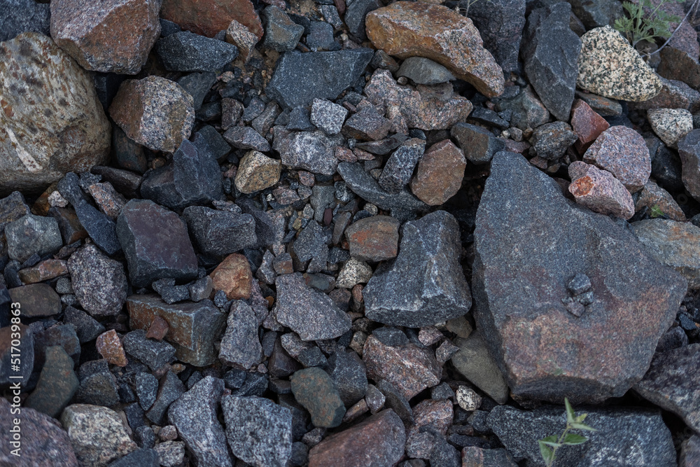 Many stones on the ground