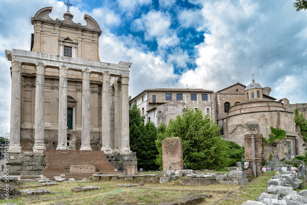 Templo de Antonino y Faustina, Palatino Roma