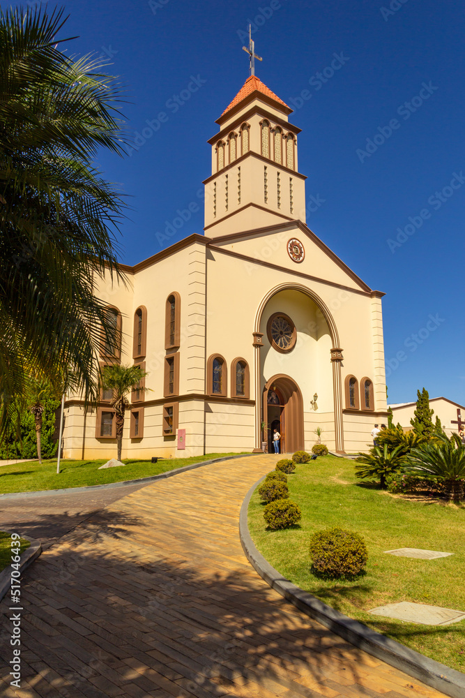 Vista lateral da Paróquia São Francisco de Assis Diocese de Anápolis