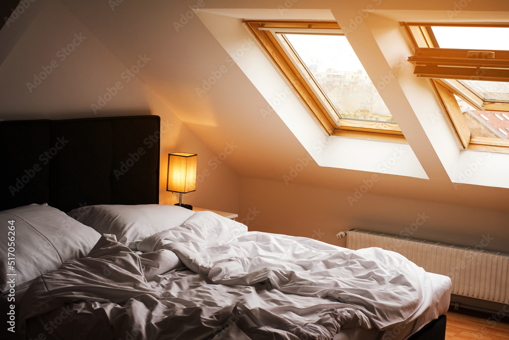 Ταπετσαρία Scandinavian style bedroom with white bed and skylights