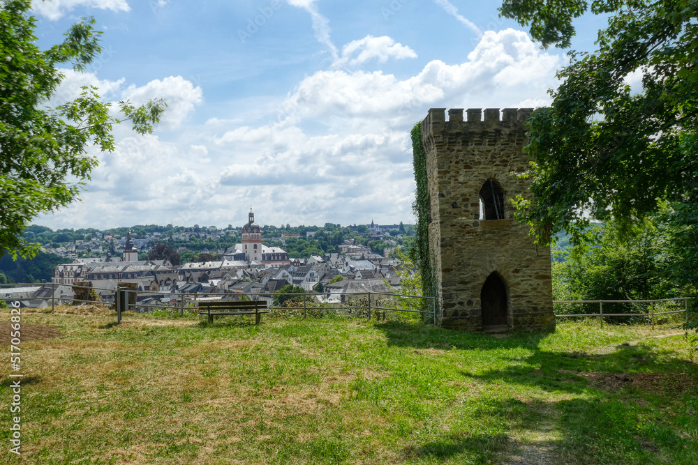 Historischer Kranenturm und Blick auf Weilburg