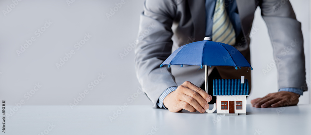 Εκτύπωση καμβά Individuals holding small umbrellas and model homes, housing insurance against impending loss and fire, building fire insurance, home and real estate insurance concepts