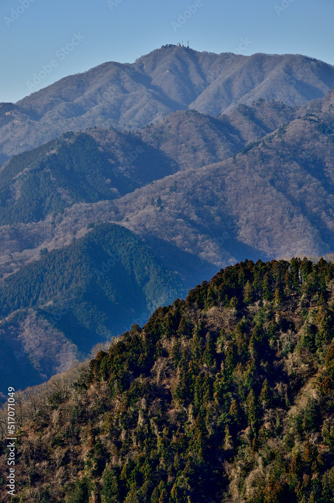 丹沢の相州アルプス　荻野高取山より大山を望む
丹沢　荻野高取山　発句石より大山、右手前が煤ヶ谷秋葉山
