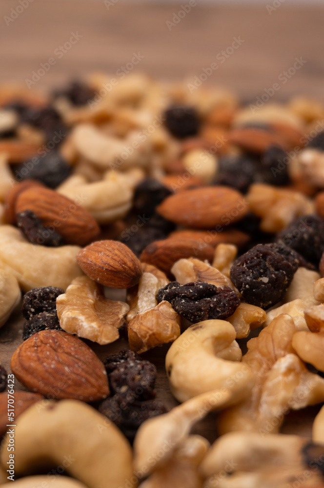 Obraz premium almonds and raisins