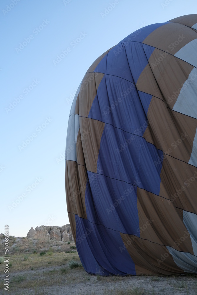 Obraz premium Hot air balloon landed on empty area in Cappadocia, Turkey. Copy space area. 