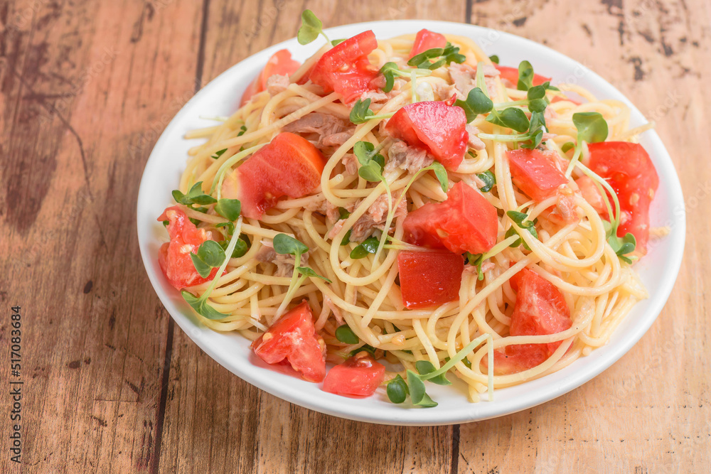 トマトとツナのパスタ