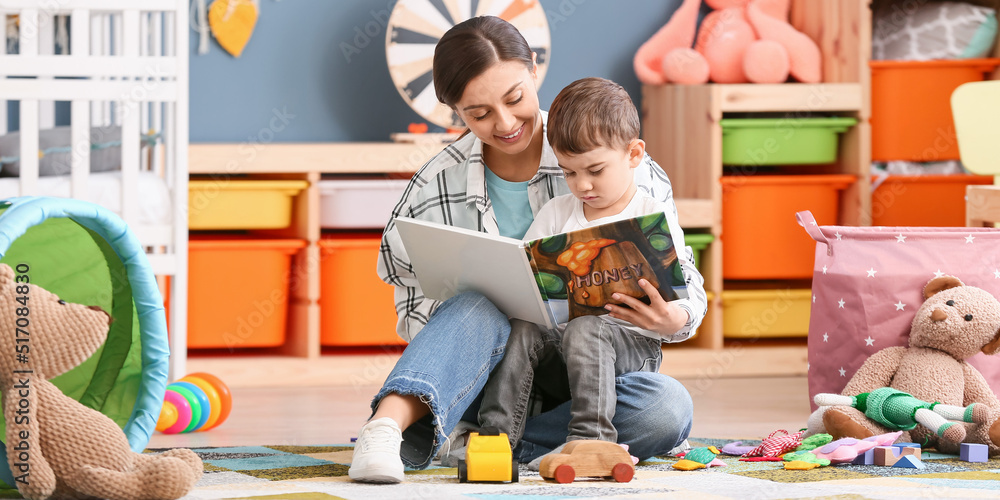 © Pixel-Shot - Nanny and little boy reading interesting book in room © Pixel-Shot - Nanny and little boy reading interesting book in room