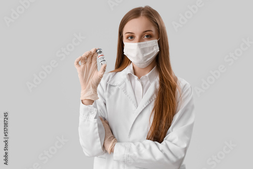 Female doctor with monkeypo...