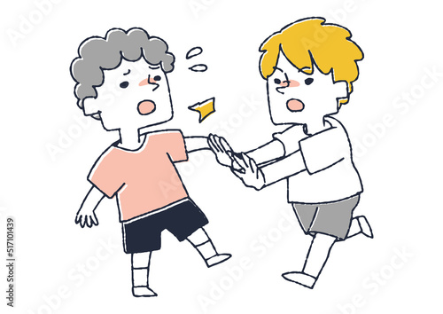 友達を突き飛ばす男の子　子供同士で起きる様々な問題
