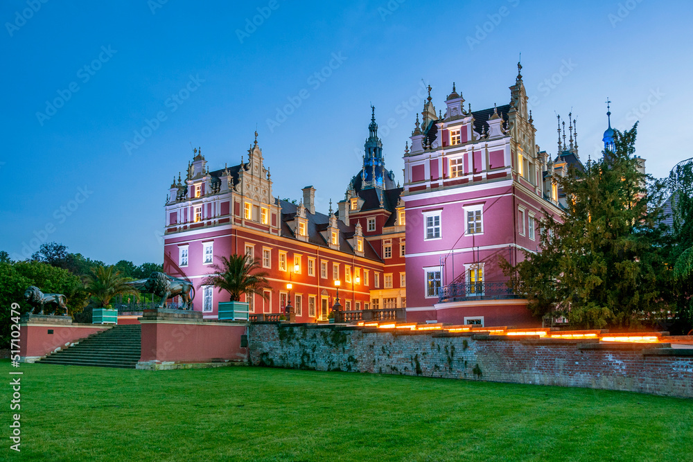 Obraz premium Castle in Muskauer park