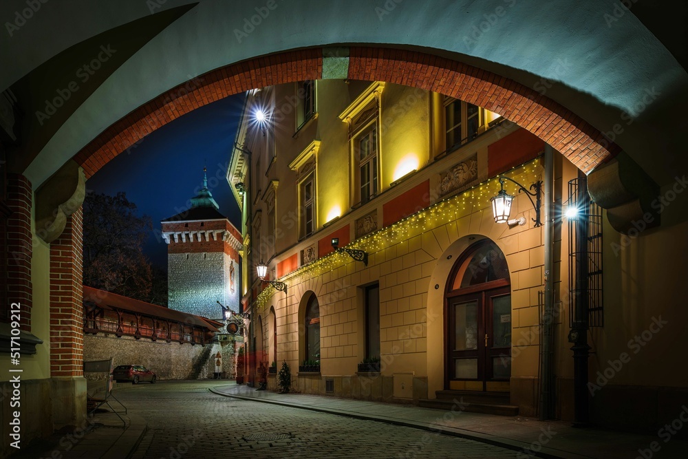 Ulica Pijarska w Krakowie z Muzeum Czartoryskich w nocy - obrazy, fototapety, plakaty 