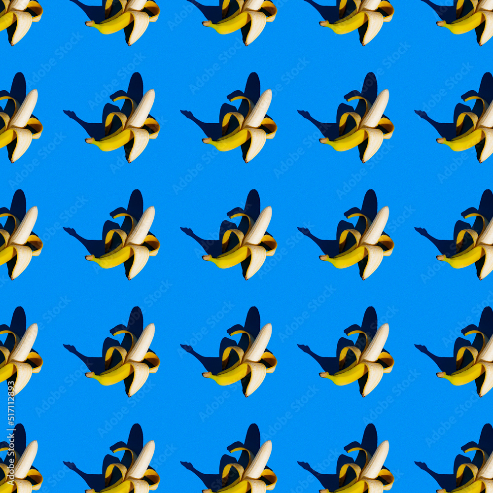 Naklejka premium flat seamless pattern of peeled bananas on a blue background