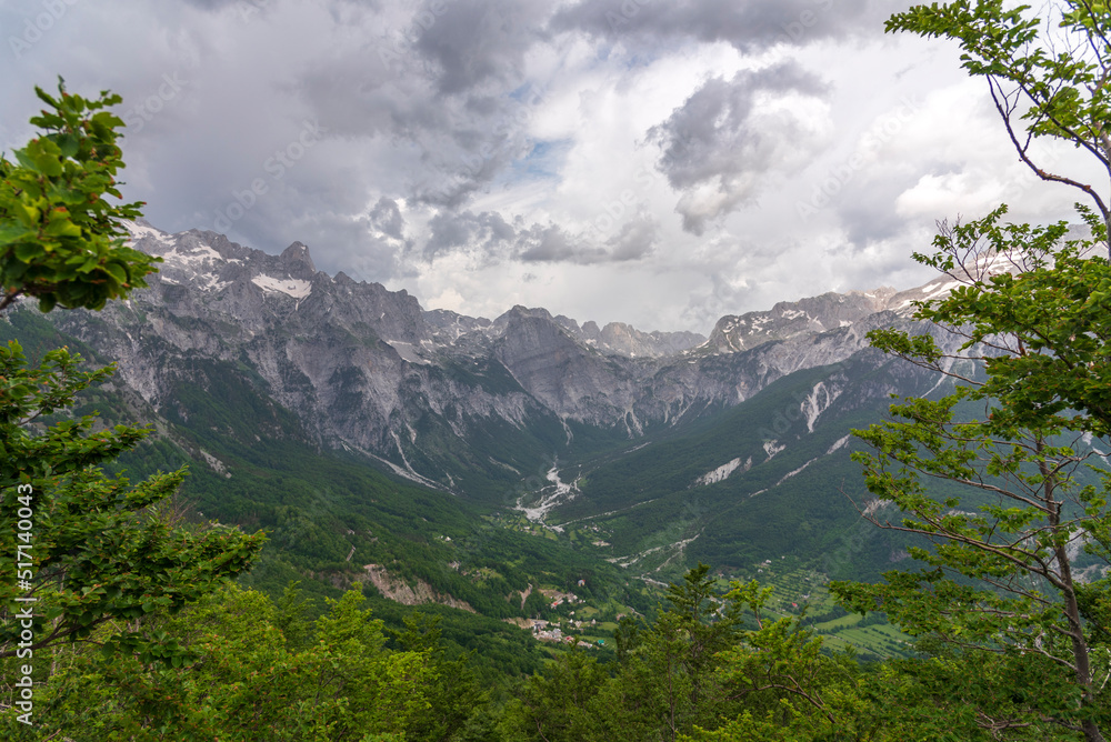 Naklejka premium clouds over the mountains