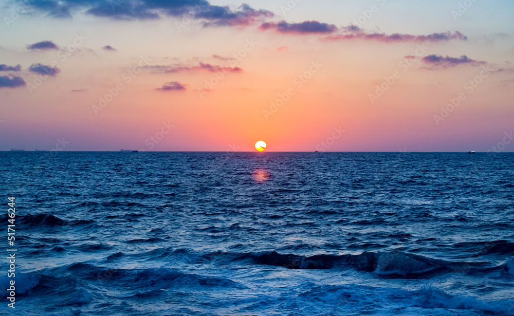 Obraz premium sunset over the sea