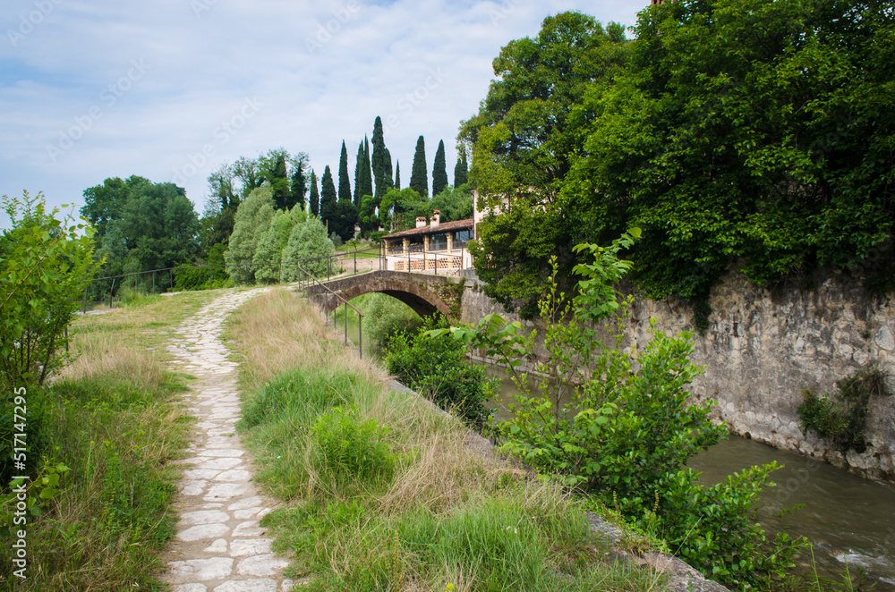 Uno dei ponti medievali sulla strada alzaia prima di Pescantina lungo la Via Postumia, cammino che parte da Aquileia e arriva a Genova