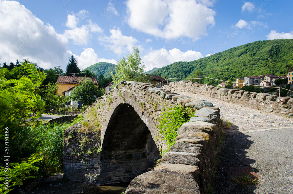 Il ponte romanico sul torrente Lemme a Voltaggio in Piemonte lungo la Via Postumia, cammino che parte da Aquileia e arriva a Genova
