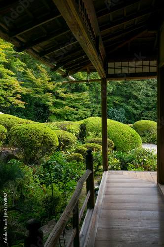 京都 詩仙堂の廊下と美しい夏の庭