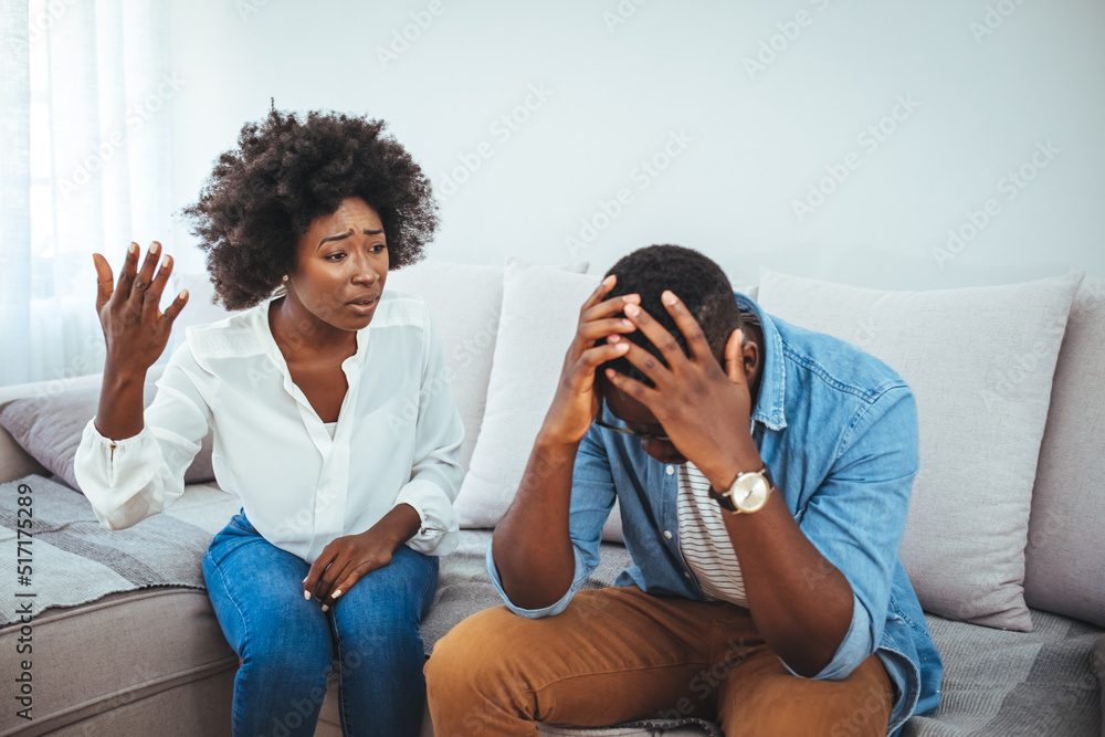 Ταπετσαρία Stressed young married family couple arguing emotionally, blaming lecturing each other, sitting on couch