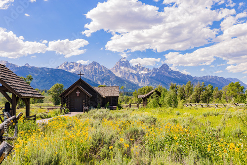 Tableau sur toile Sunny exterior view of the Chapel of the Transfiguration of Grand Teton National