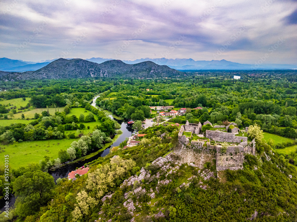 Obraz premium Zabljak Crnojevica on Skadar lake