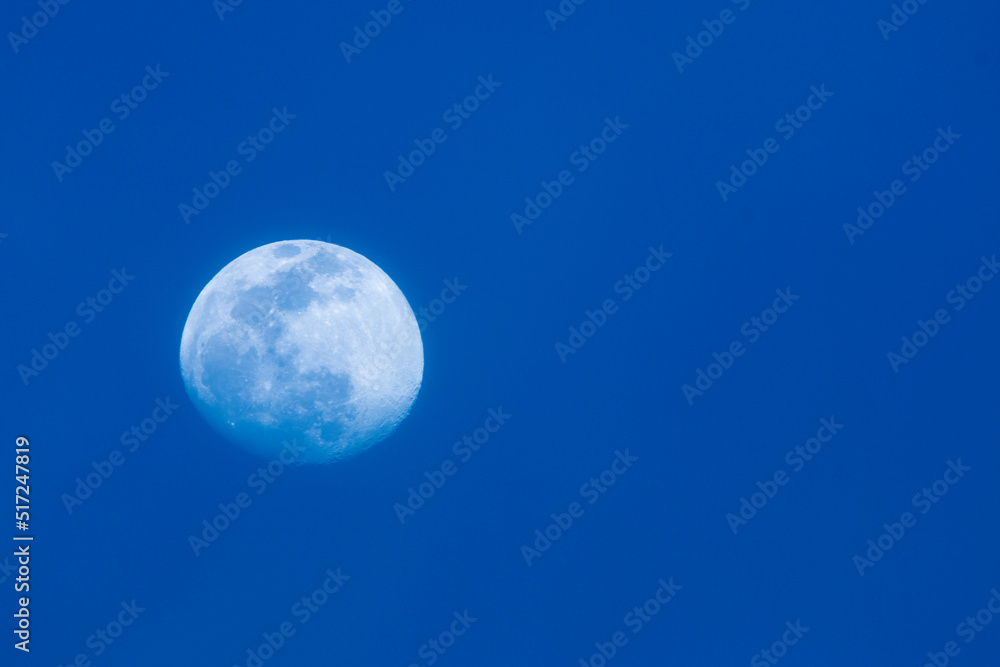 Luna llena con cielo azul Luna llena con cielo azul