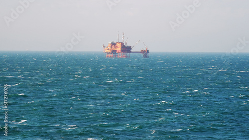 View of a lonely drilling platform in the North Sea.Blick auf eine einsame Bohrinsel in der Nordsee