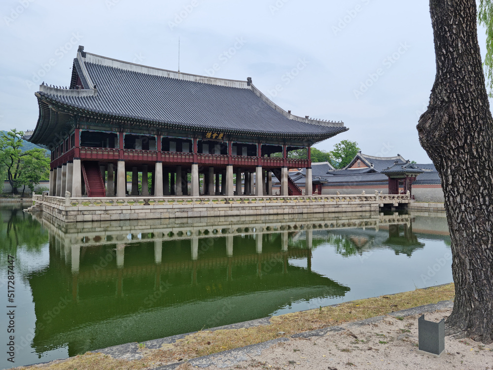 Naklejka premium Gyeonghoeru is a pond in Gyanbok Palace.