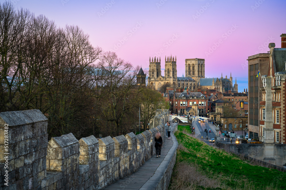 The city of York in England with its medieval wall and the York Minster at sunset - obrazy, fototapety, plakaty 