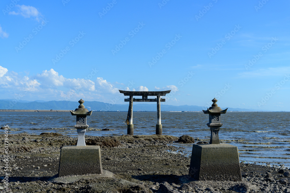 「永尾剣神社」 _ 海中鳥居に〝光の道〟 宇城市の永尾剱神社｜熊本日日新聞社 – JRSY