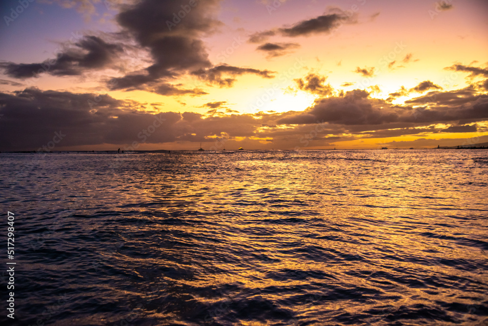Obraz premium Incredible sunset at Waikiki Beach, Hawaii, USA. 