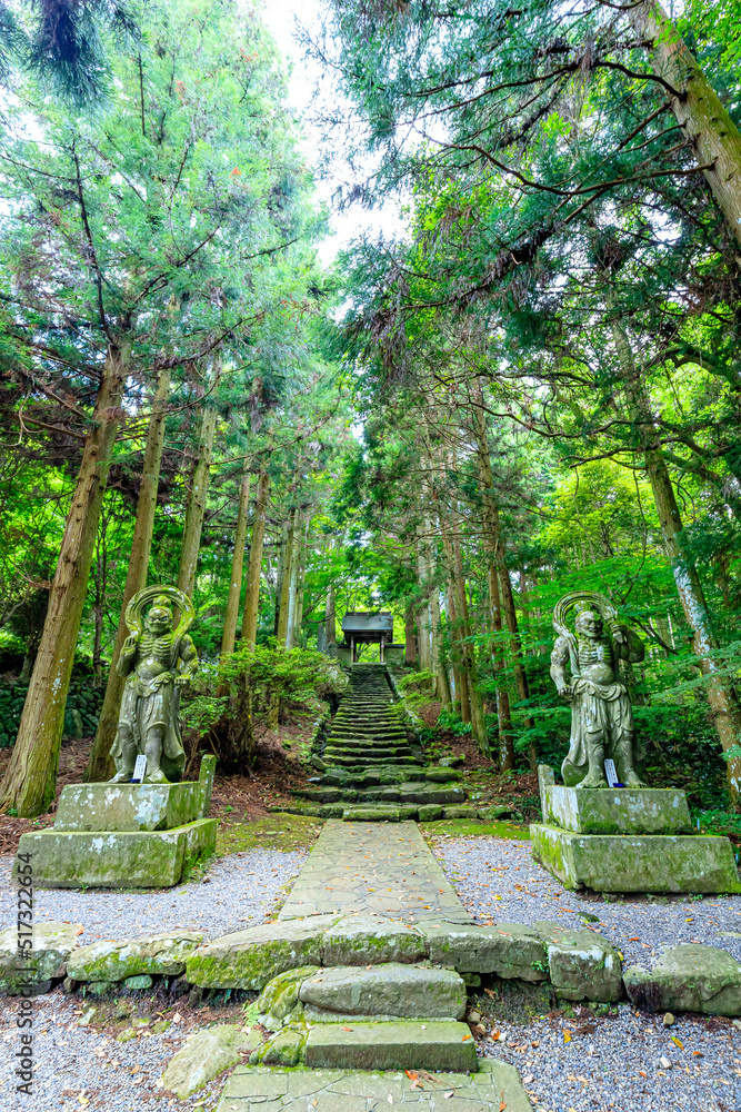 Fototapeta premium 夏の両子寺 大分県国東市 Futagoji Temple in summer. Ooita-ken Kunisaki city. 