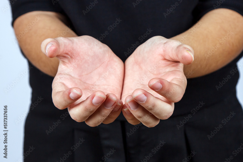 © Radnatt - female palms with ladle © Radnatt - female palms with ladle