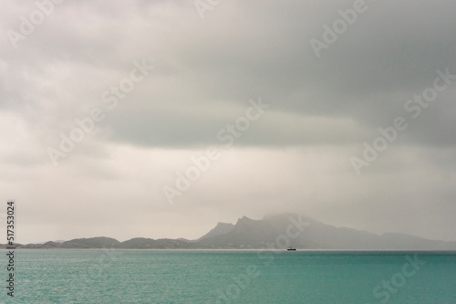 Nuage de pluie en mer photo