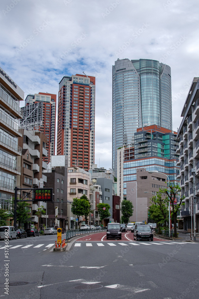 Naklejka premium 鳥居坂下より望む六本木の街並