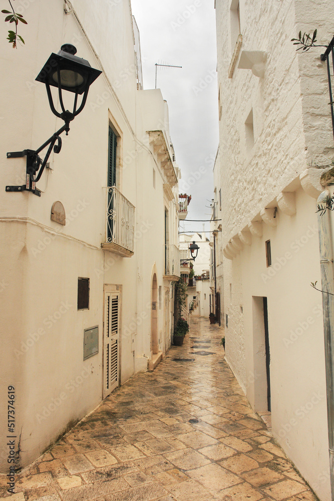 Fototapeta premium Narrow streets of the Italian city of Locorotondo