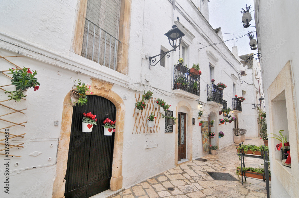 Fototapeta premium Narrow streets of the Italian city of Locorotondo