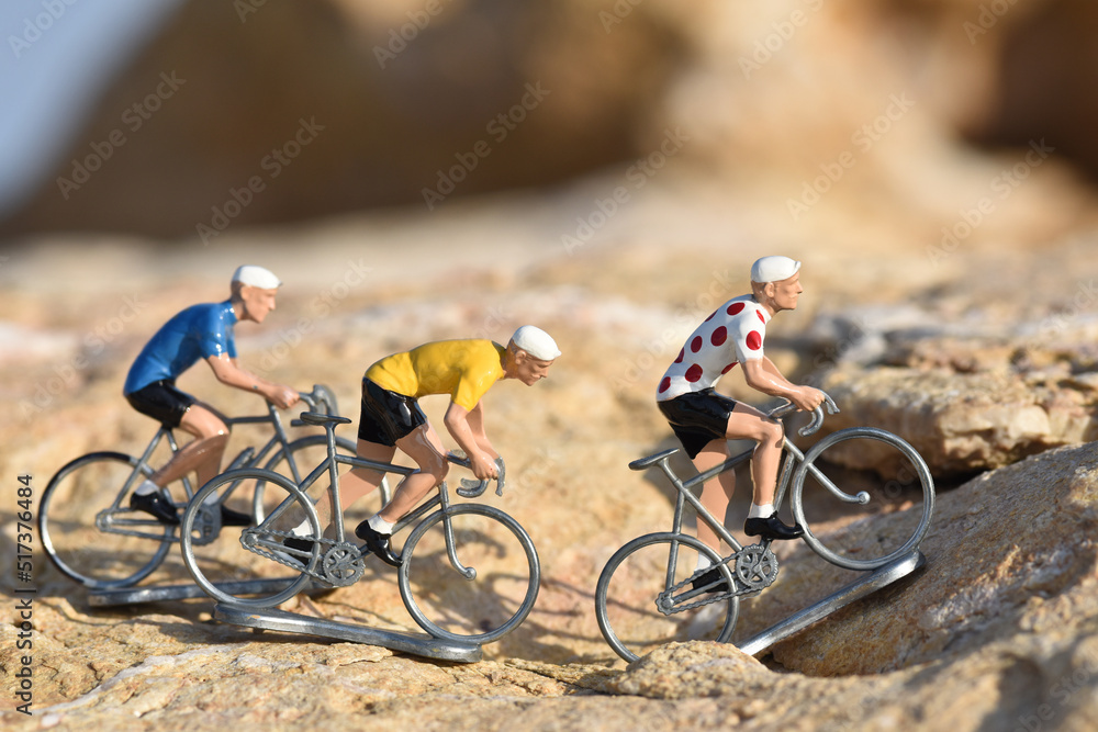 Cyclisme cycliste vélo champion Tour de France maillot jaune pois Stock  Photo | Adobe Stock