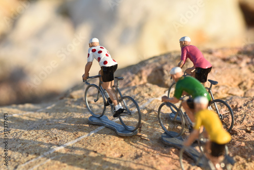 Cyclisme, cycliste, vélo, Tour de France, peloton, montagne, maillot, pois, vert, jaune, 