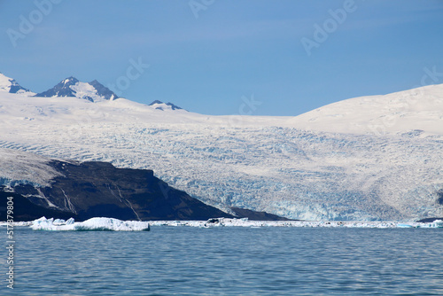 Wallpaper Mural Guyot Glacier in the Robinson Mountains in Icy Bay, Alaska, United States    Torontodigital.ca