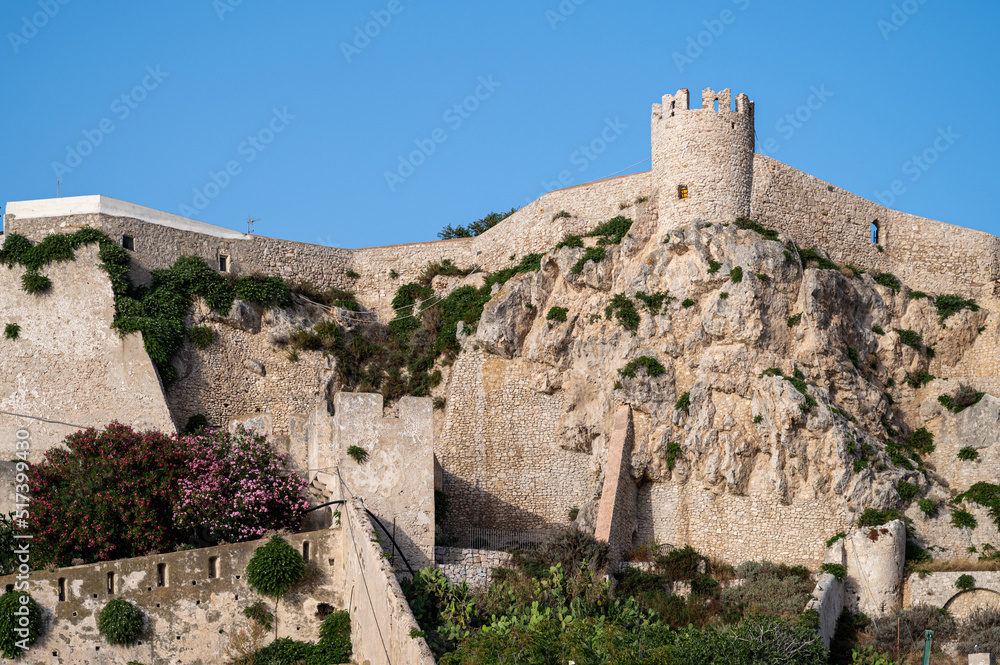 particolari architettonici dell'isola di San Nicola alle tremiti particolari architettonici dell'isola di San Nicola alle tremiti