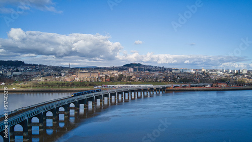 Pociąg nad rzeką. 