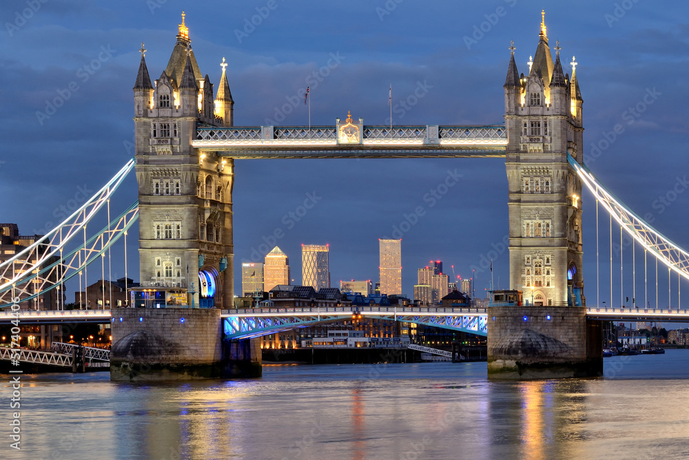 Tower Bridge - a drawbridge in London, UK.	
 - obrazy, fototapety, plakaty 